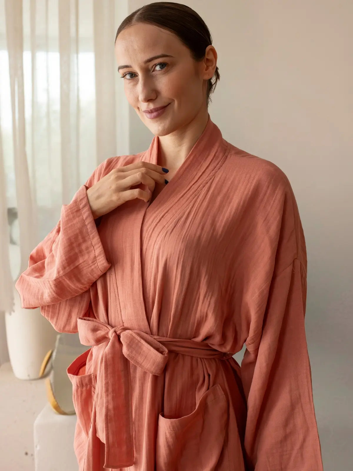 Terracotta 2 kat muslin kimono bornoz giyili model görseli
