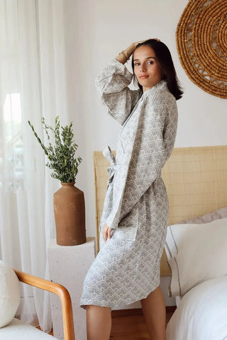 Cotton desenli 3 kat jakarlı müslin kimono bornoz, yatak odasında yan görünüm – %100 Denizli pamuğu, OEKO-TEX, VivaMaison