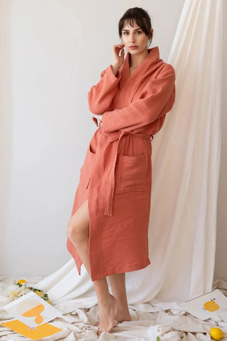 Terracotta 4 kat müslin kapüşonlu bornoz, ön görünüm – %100 Denizli pamuğu, OEKO-TEX, VivaMaison