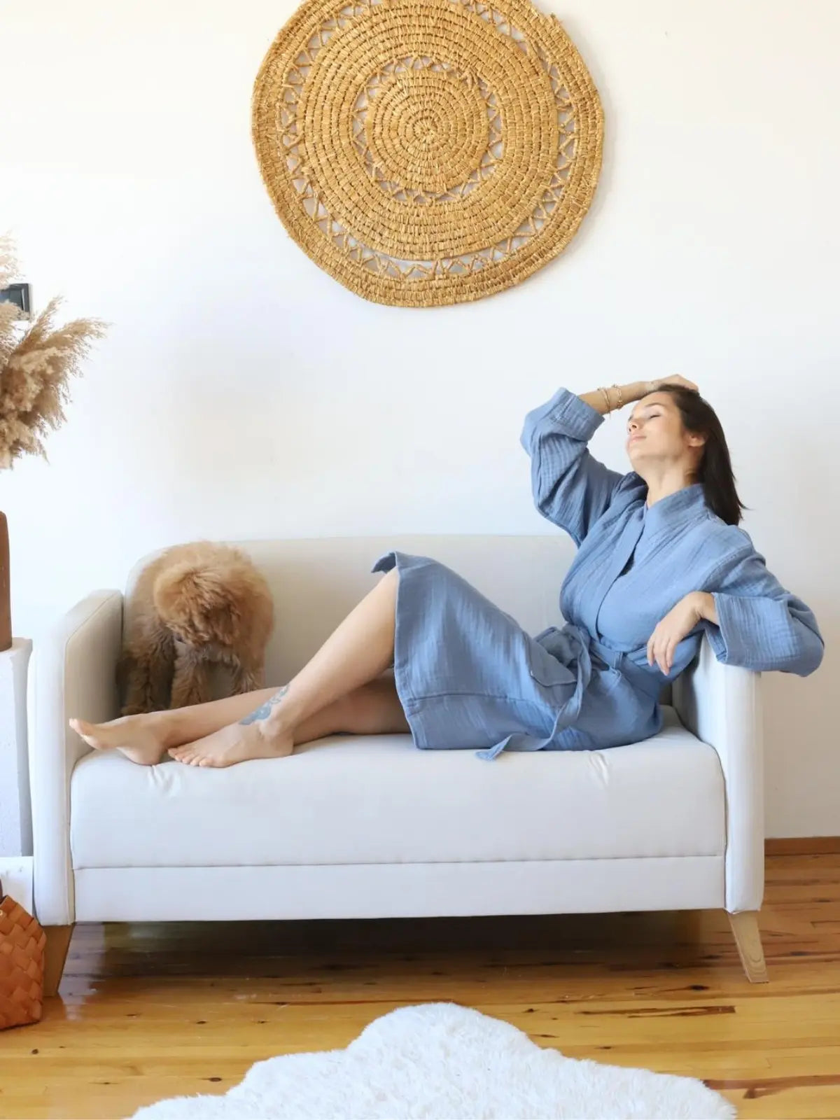 Açık indigo muslin kimono bornoz kuşak bağlama detayı