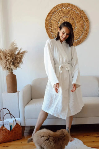 Beyaz 4 kat müslin kimono bornoz, kumaş dokusu yakın çekim – %100 Denizli pamuğu, OEKO-TEX, VivaMaison