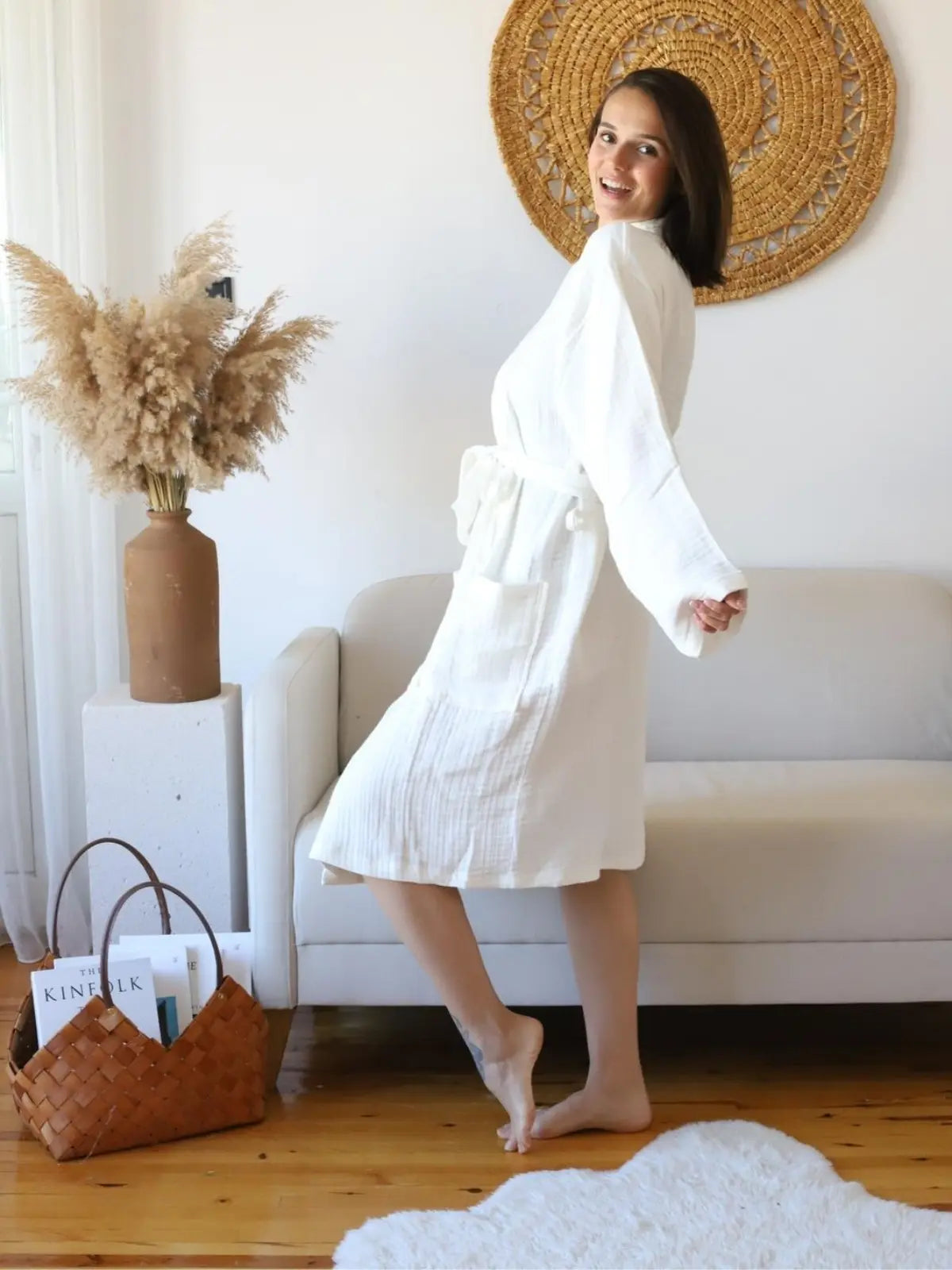 Beyaz muslin kimono bornoz yaka ve kuşak detayı