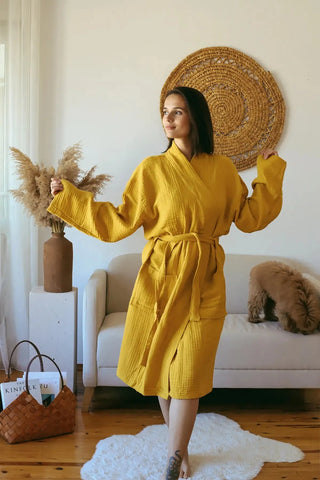 Hardal 4 kat müslin kimono bornoz, yan görünüm yaşam çekimi – %100 Denizli pamuğu, OEKO-TEX, VivaMaison