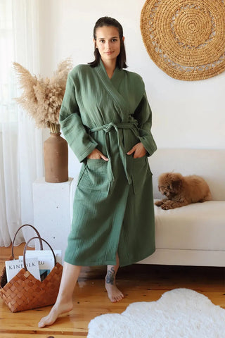 Koyu Yeşil 4 kat müslin kimono bornoz, kumaş dokusu yakın çekim – %100 Denizli pamuğu, OEKO-TEX, VivaMaison