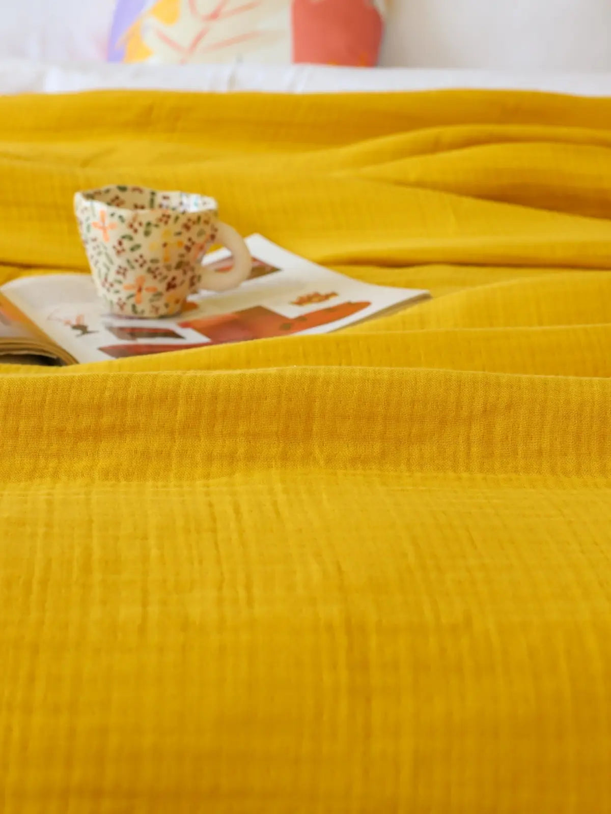 Hardal 4 kat muslin saçaksız yatak örtüsü kumaş dokusu yakın çekim