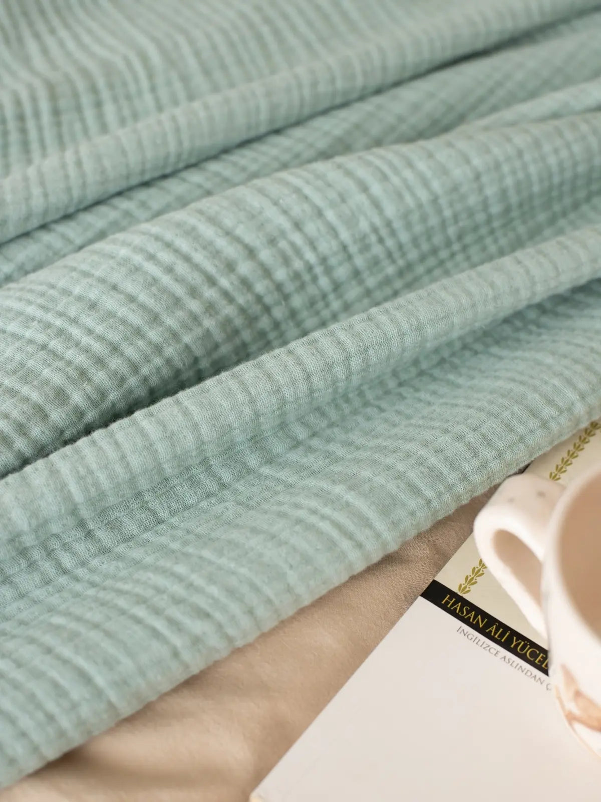 Mint yeşili 4 kat muslin saçaksız yatak örtüsü kumaş dokusu yakın çekim