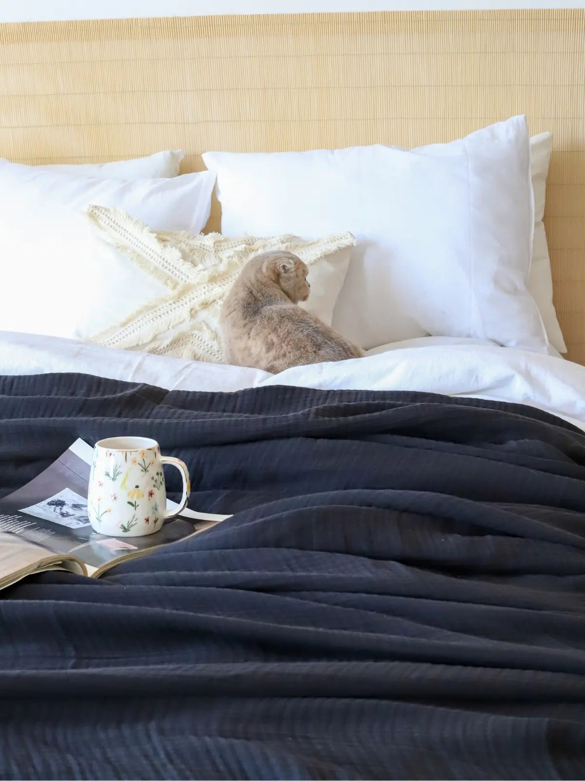 Siyah muslin saçaksız yatak örtüsü temiz kesim kenar işçiliği