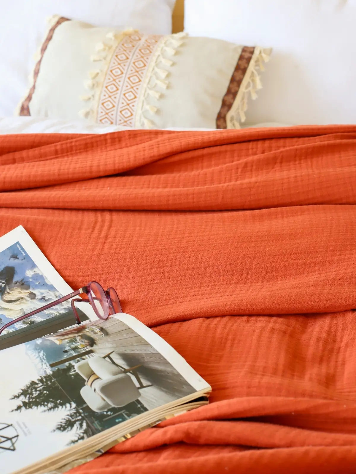 Terracotta 4 kat muslin saçaksız yatak örtüsü kumaş dokusu yakın çekim