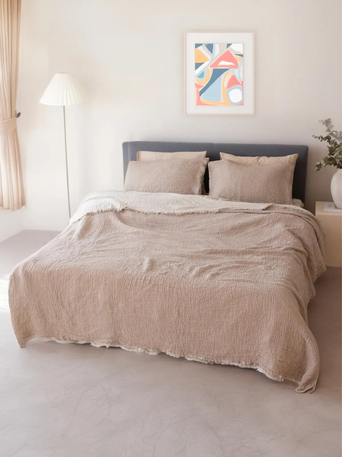 Açık kahve 4 kat muslin yatak örtüsü çift kişilik yatak üstü görünüm