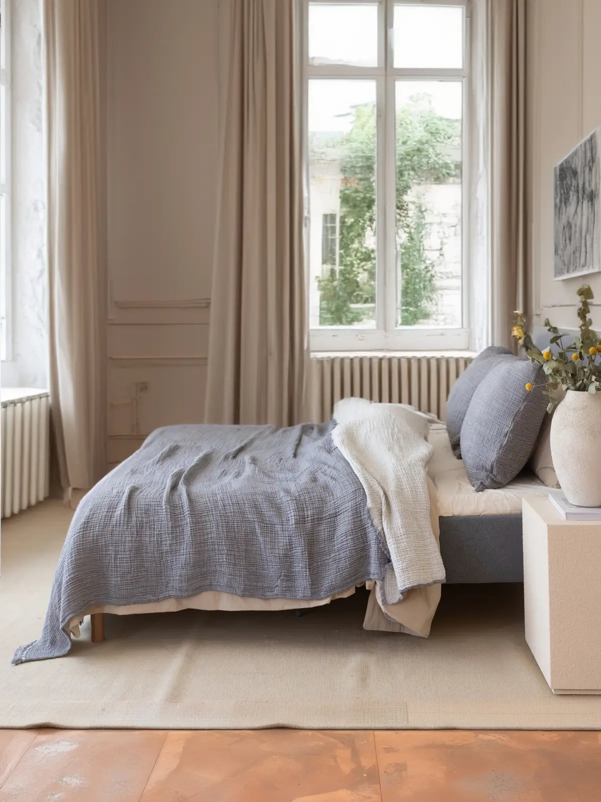 Antrasit 4 kat muslin yatak örtüsü çift kişilik yatak üstü görünüm