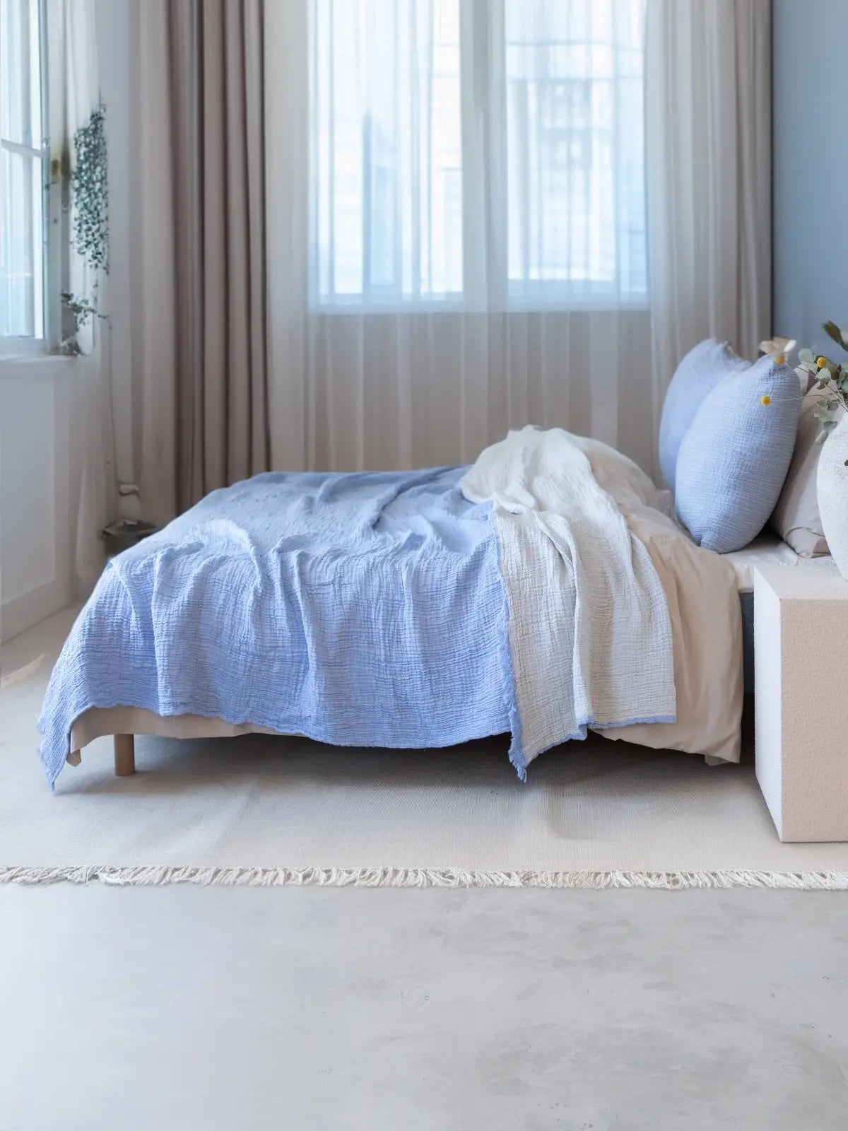 Bebe mavisi iplik boya yatak örtüsü ikinci yüz görünümü