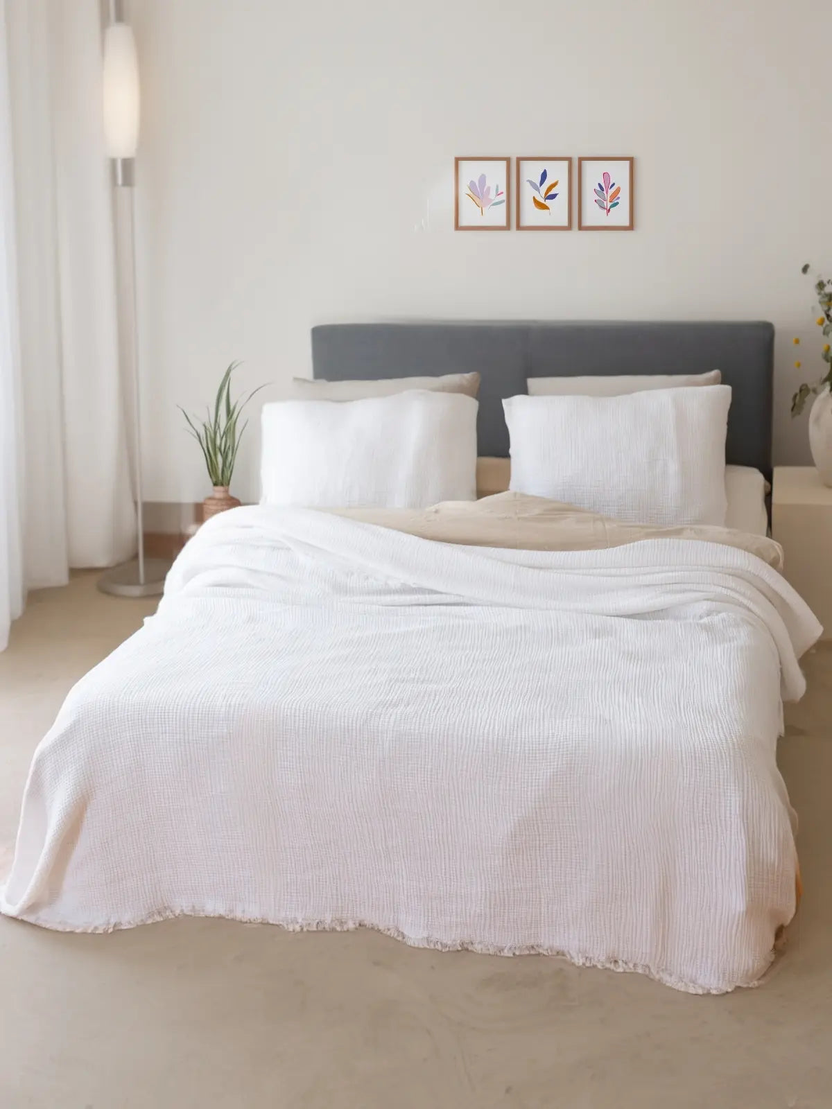 Beyaz 4 kat muslin yatak örtüsü çift kişilik yatak üstü görünüm