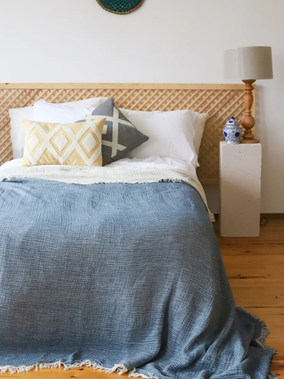 İndigo mavi muslin pike yastık ile uyumlu görünüm