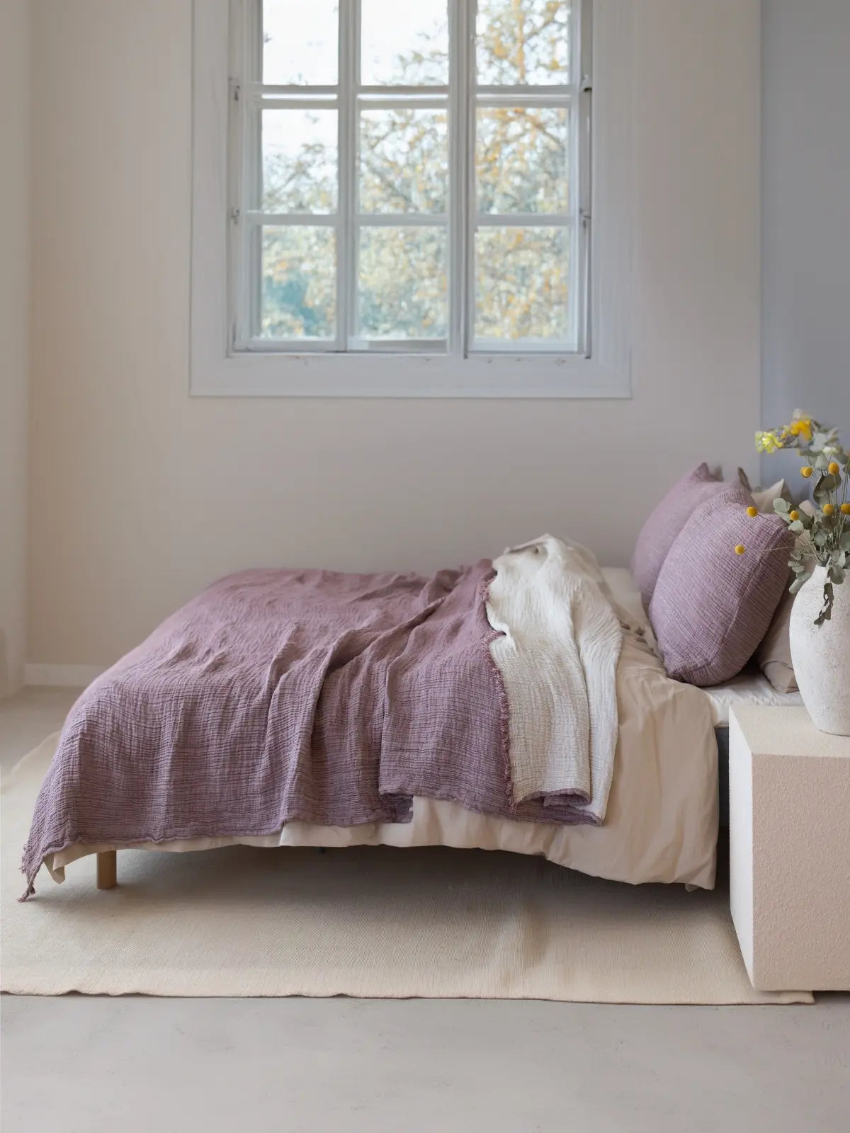 Mürdüm muslin pike yatak odası genel görünüm elegant dekor