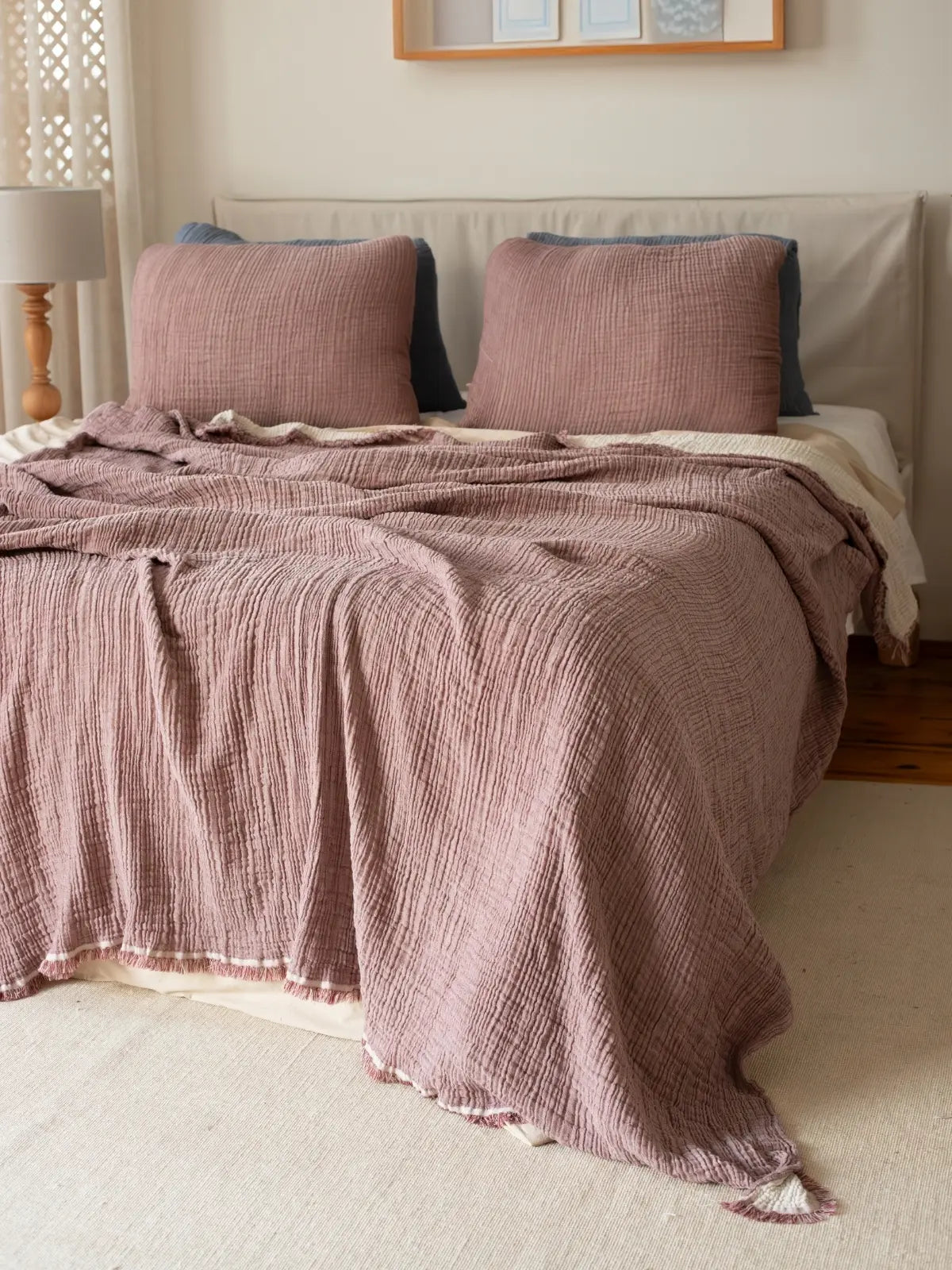 Mürdüm muslin örtü koltuk şalı olarak salon kullanımı