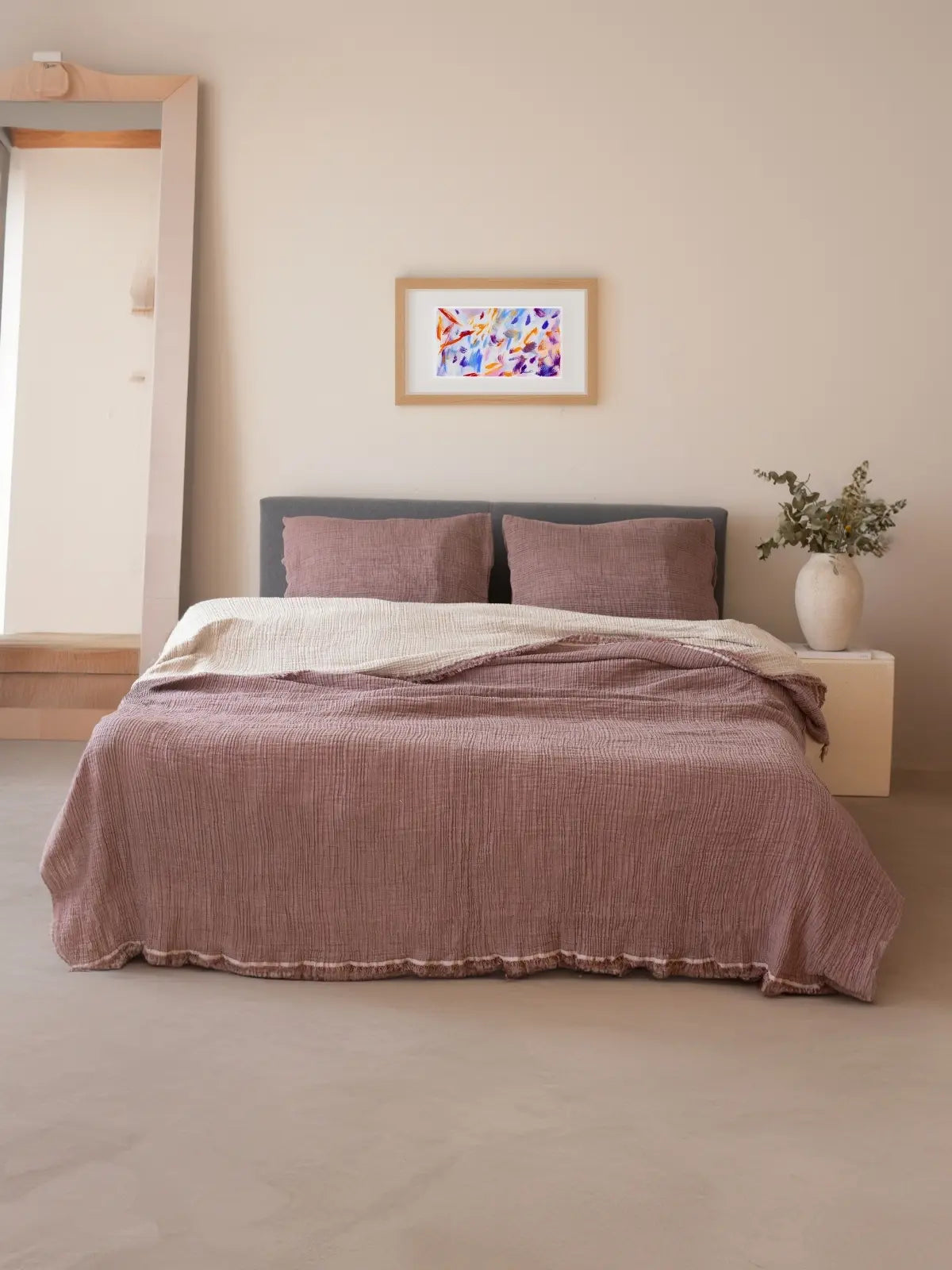 Mürdüm 4 kat muslin yatak örtüsü çift kişilik yatak üstü görünüm