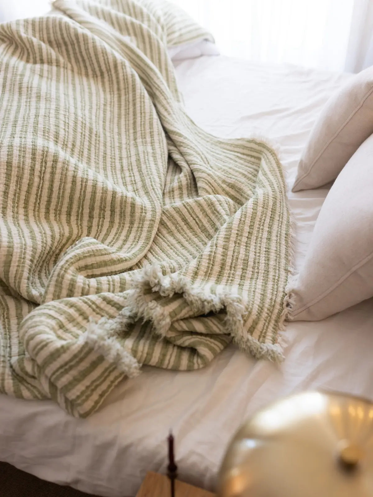 Yeşil çizgili muslin yorgan köşe ve kenar işçiliği detayı