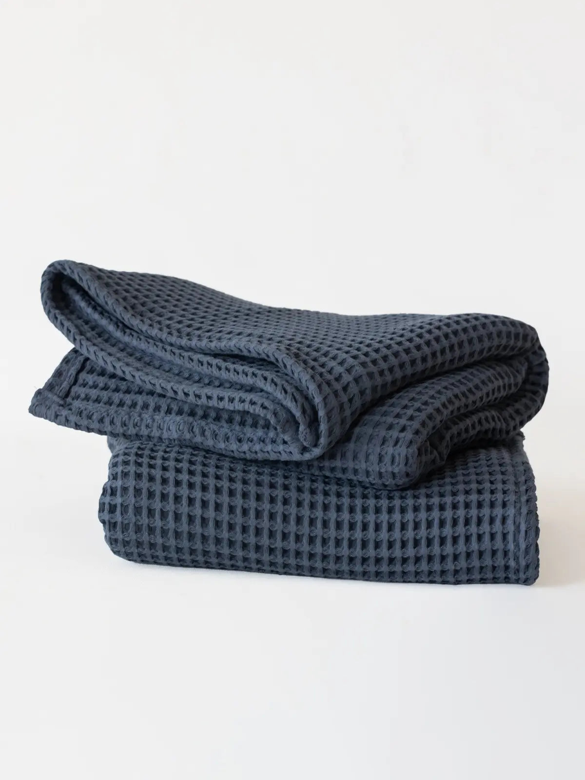 Antrasit pamuklu waffle havlu düzgün katlanmış hali