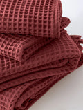 Bordo waffle havlu derin kırmızı ton renk detayı