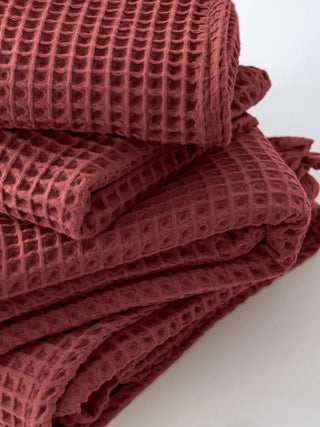 Bordo waffle havlu derin kırmızı ton renk detayı