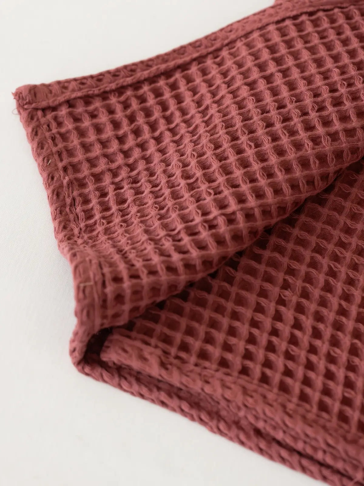 Bordo waffle havlu petek doku detay yakın çekim