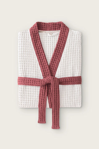 Çift renk waffle pike kimono bornoz, Beyaz - Bordo, katlanmış ön görünüm, kontrast yaka ve bağlı kuşak