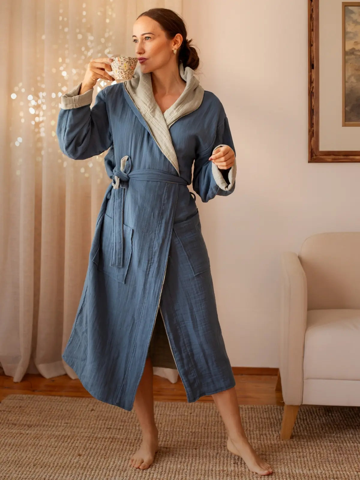 Çift yönlü muslin kimono bornoz giyili model tam boy görseli ikinci renk