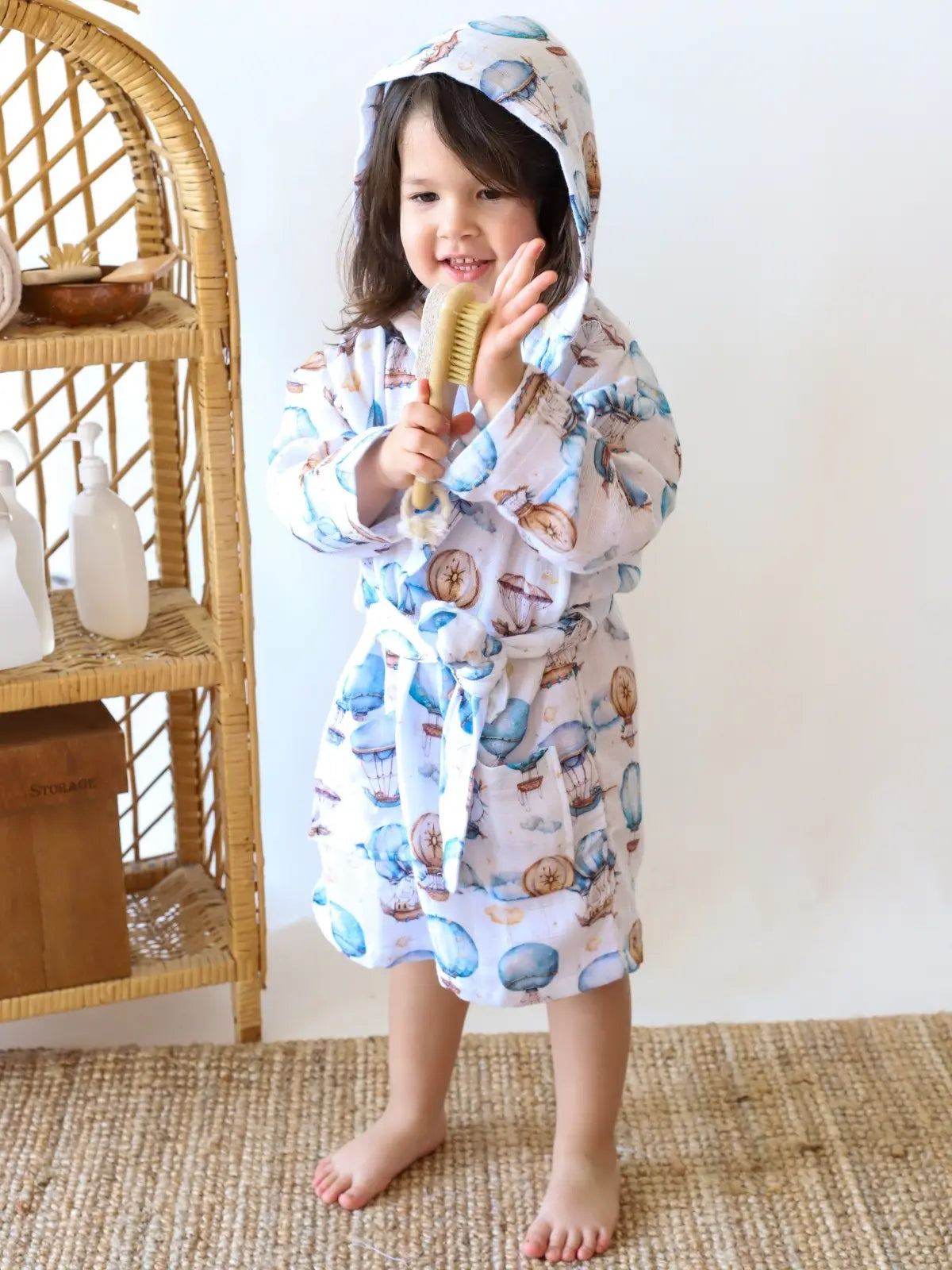 Balon desenli %100 pamuk 2 kat muslin bebek çocuk bornozu giyili model