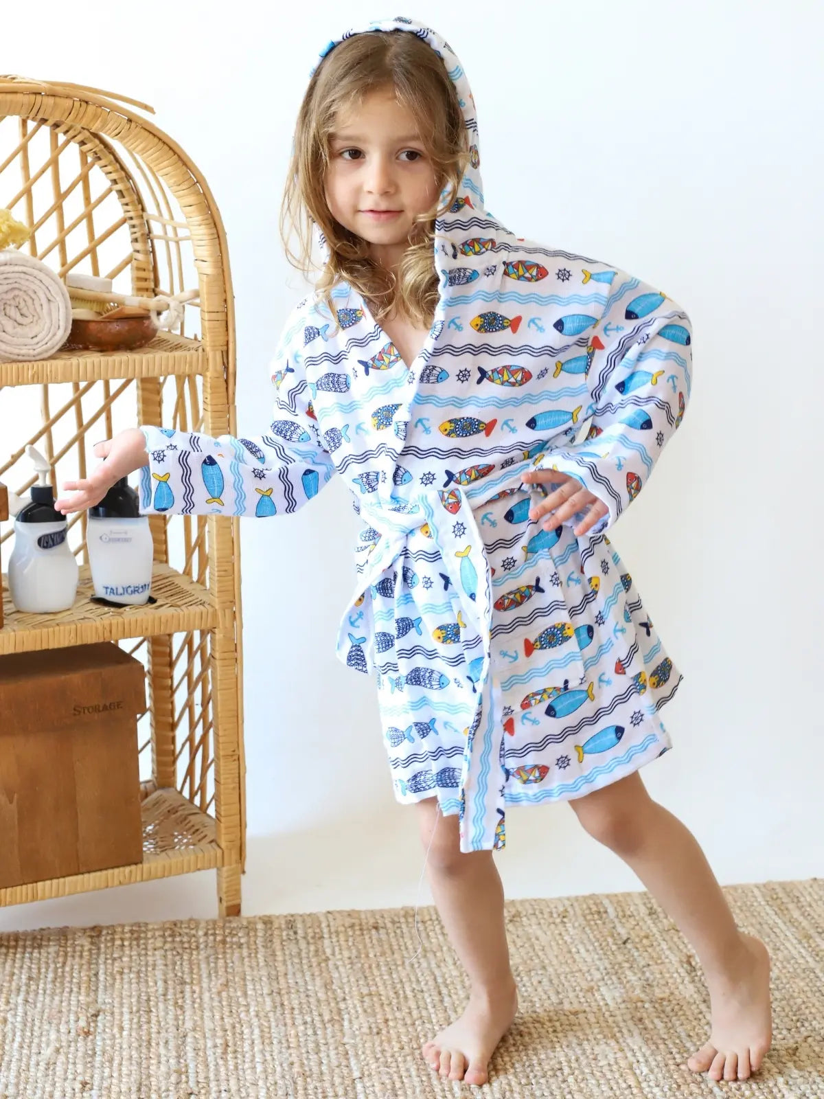 Marin denizci desenli %100 pamuk muslin bebek çocuk bornozu giyili model