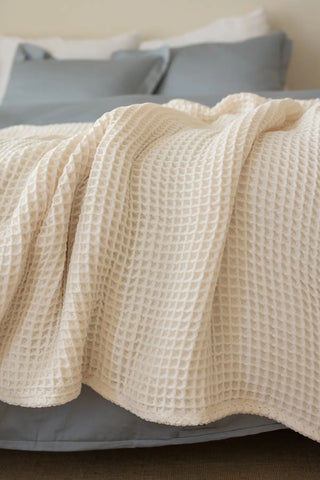 handwoven-turkish-cotton-waffle-weave-bedspread-natural-folded-flat-lay-vivamaison