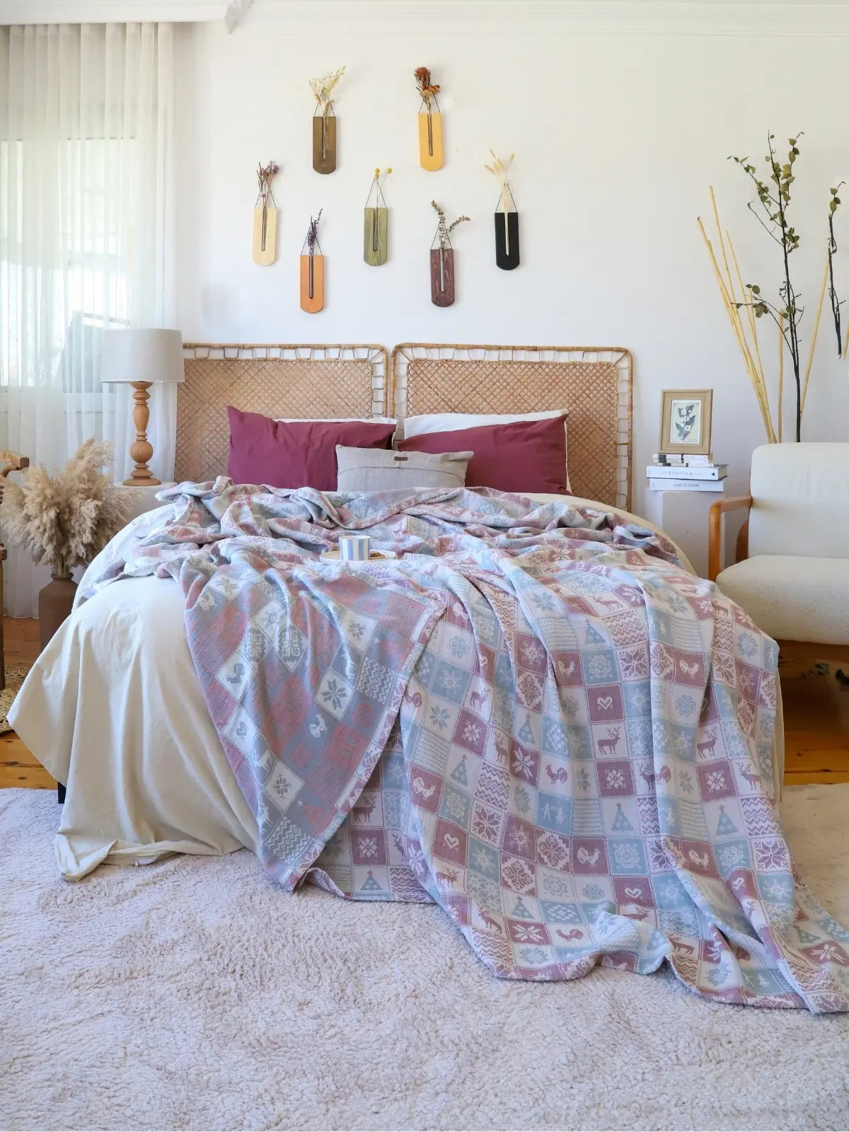 Yılbaşı desenli jakarlı 3 kat muslin yatak örtüsü çift kişilik yatak üstü görünüm