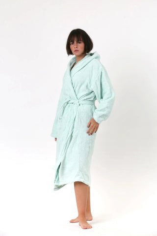 Mint kapüşonlu havlu bukle bornoz, kapüşon takılı ön görünüm – %100 Türk pamuğu, 360 g/m², OEKO-TEX, VivaMaison