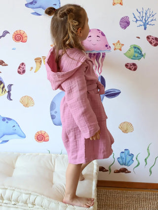 Mürdüm %100 pamuk 4 kat müslin bebek çocuk bornozu ayakta çocuk model