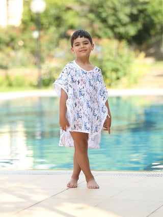 Lama desenli muslin bebek panço giyili çocuk model görünüm