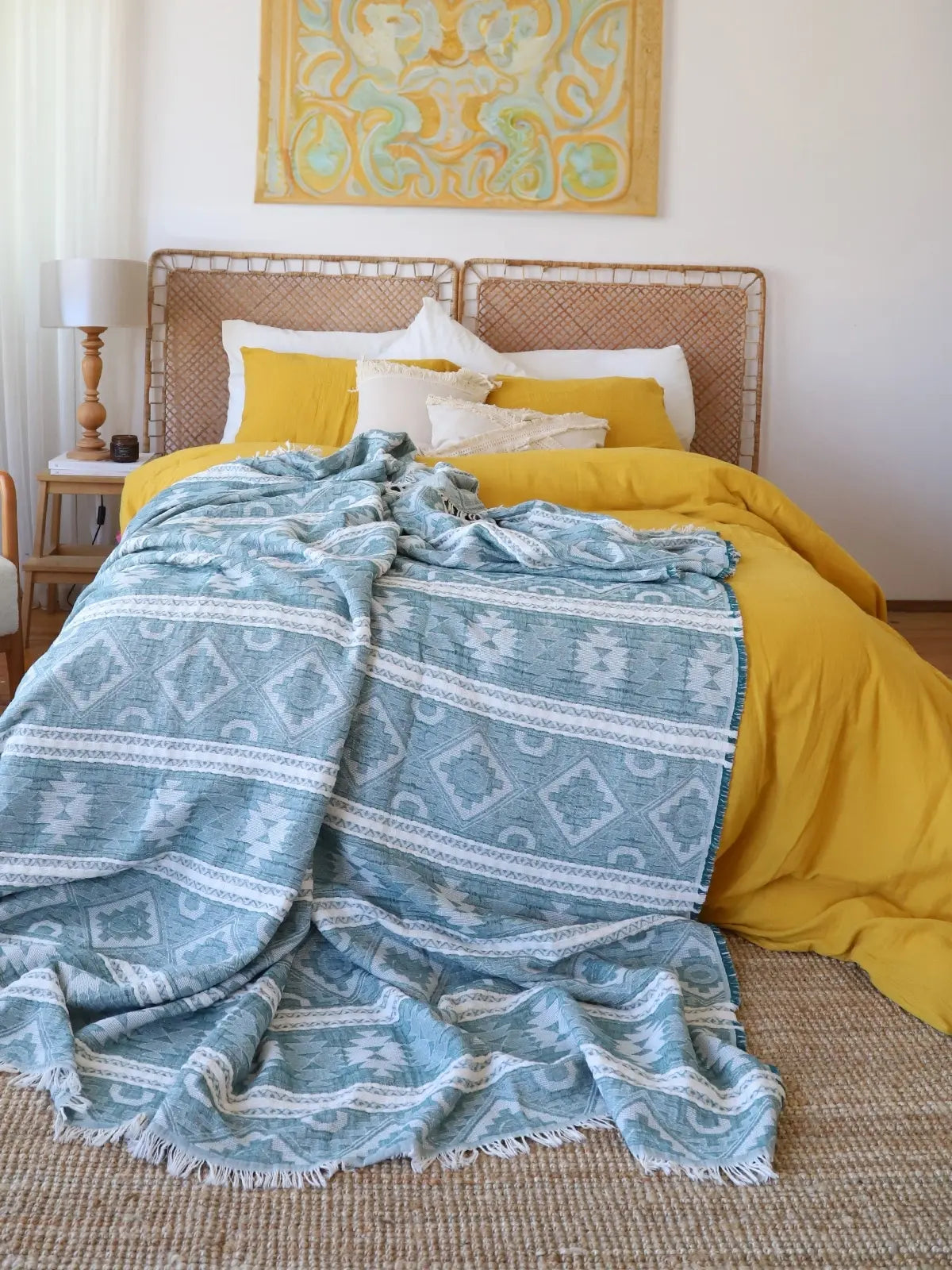 Hardal sarı müslin crinkle nevresim takımı yatak odası dekorasyonu rattan yatak başlığı ile modern styling