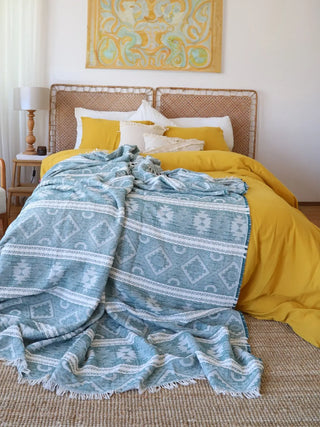Hardal crinkle müslin nevresim takımı, rattan yatak başlığıyla yatak odası – %100 pamuk, OEKO-TEX, VivaMaison