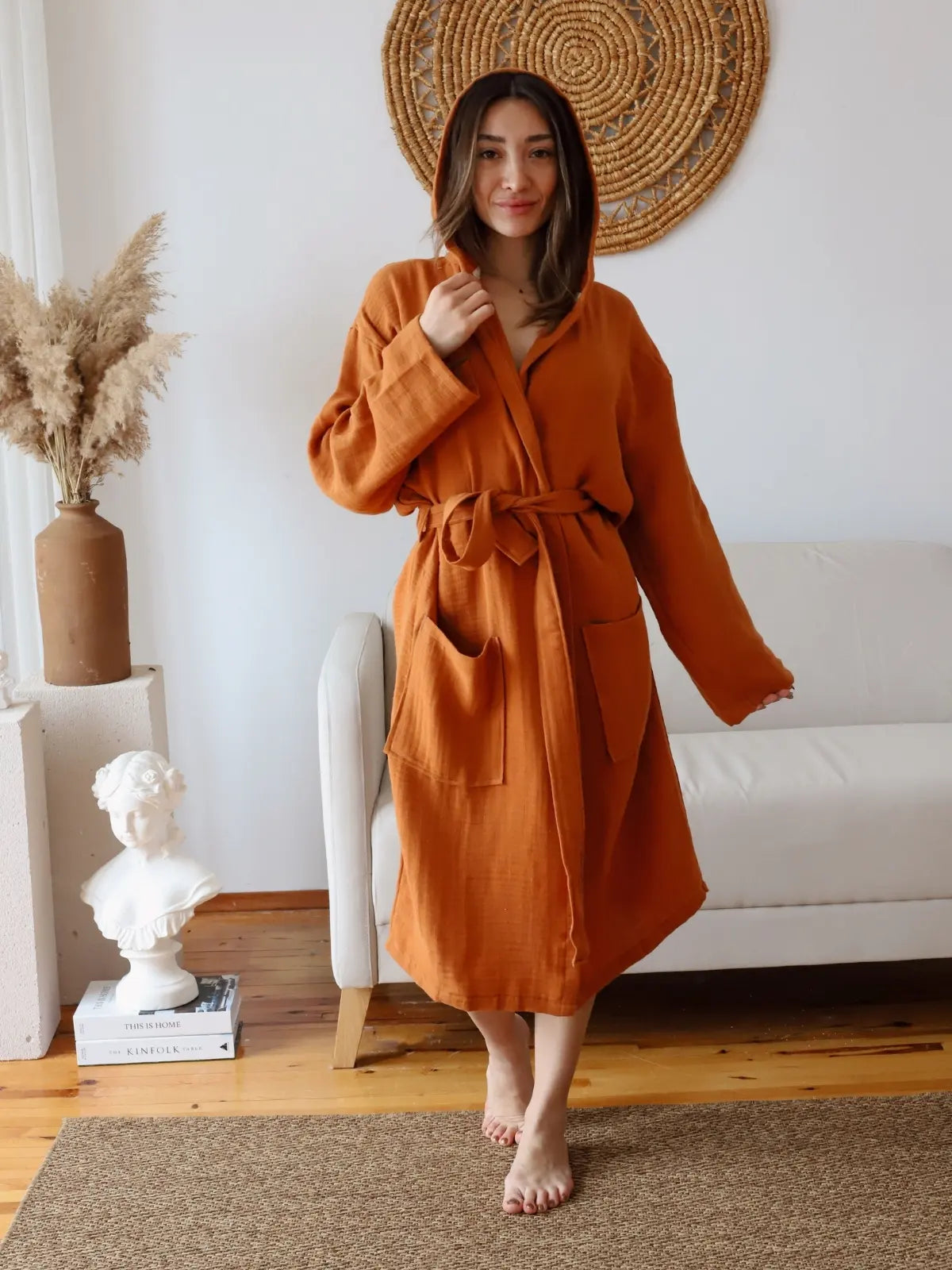 Koyu kiremit %100 pamuk 2 kat muslin kapişonlu bornoz ön görünüm