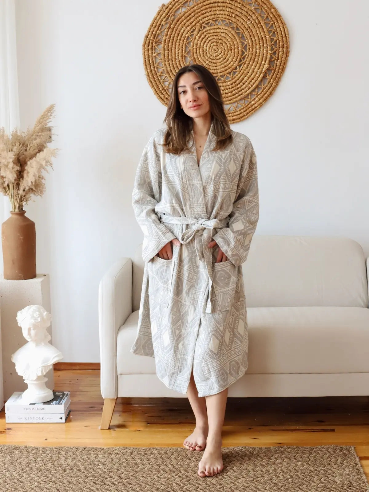 Etnik antrasit desenli %100 pamuk 3 kat jakarlı muslin kimono bornoz ön görünüm