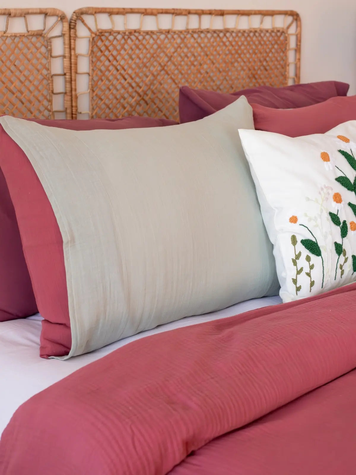 Gül kurusu adaçayı muslin nevresim takımı yastık kılıfı kumaş detayı