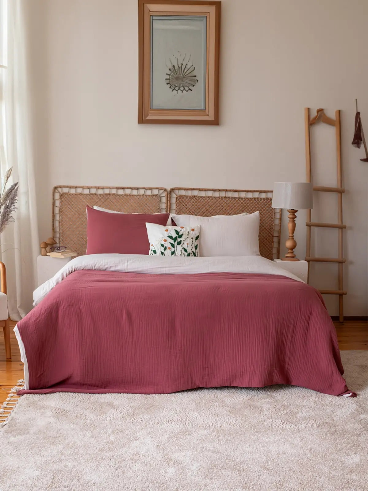 Gül kurusu adaçayı çift taraflı 2 kat muslin nevresim takımı yatak üstü tam görünüm