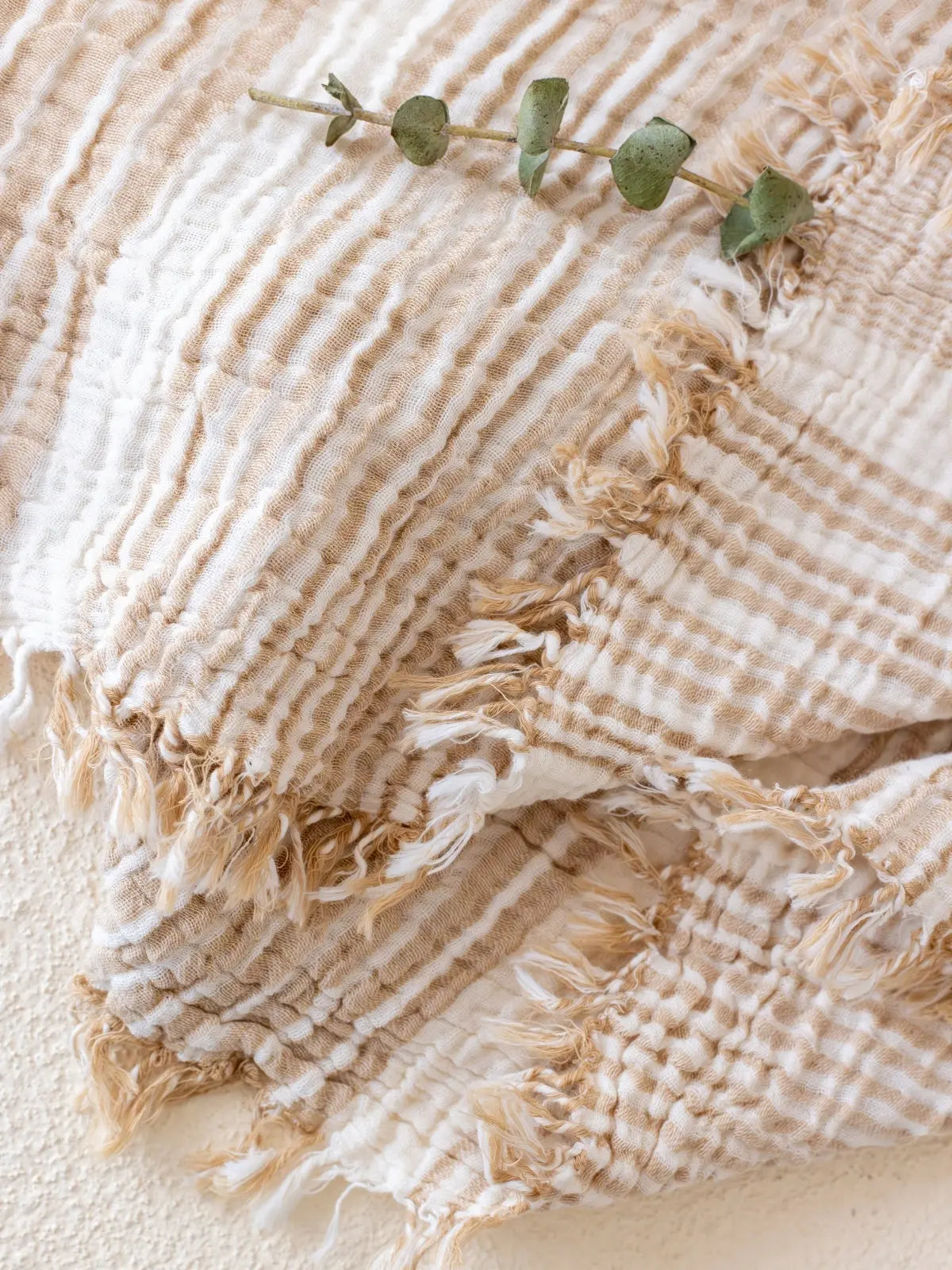 Sütlü kahve çizgili muslin peştemal el yapımı saçak detayı