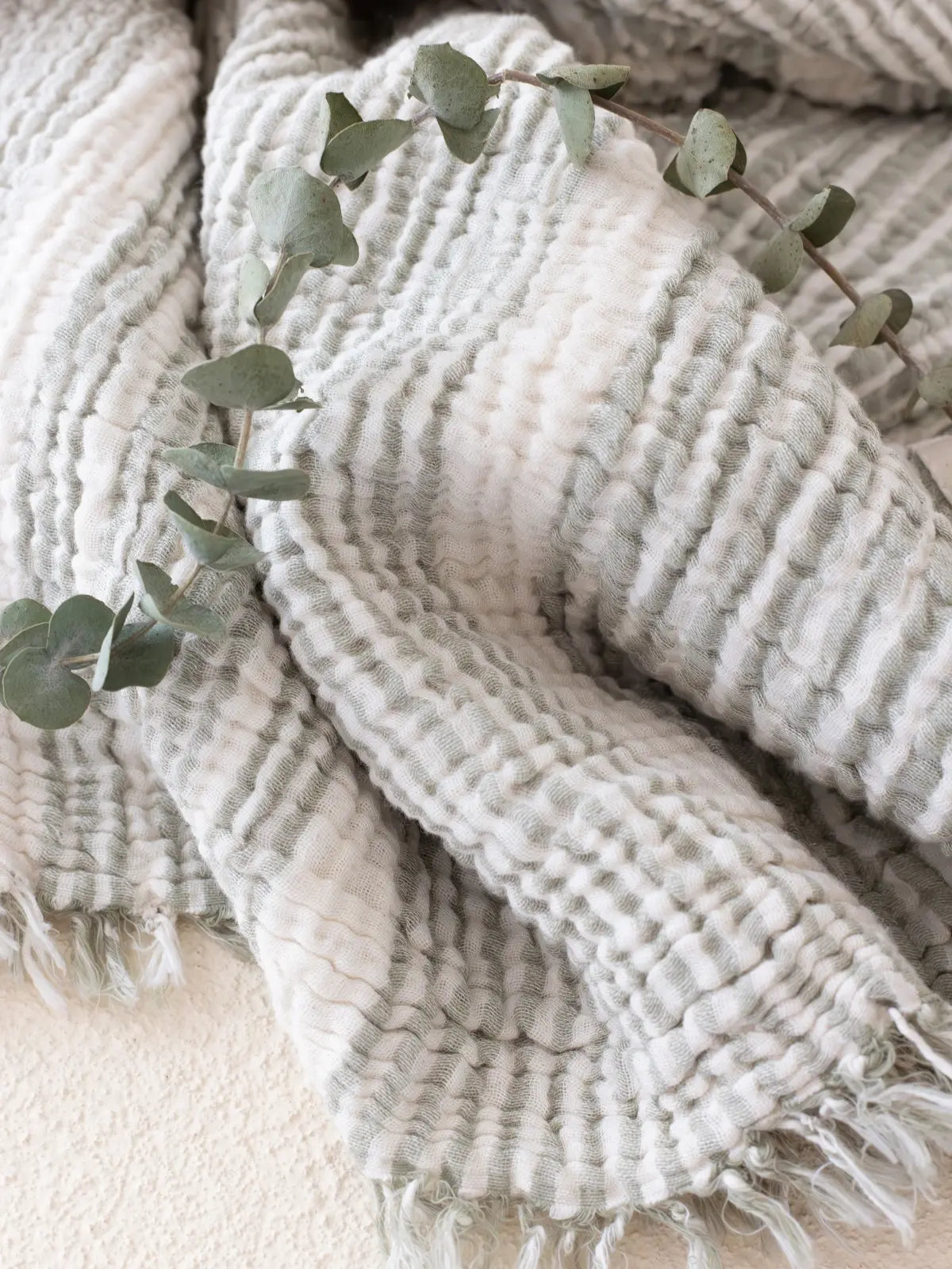 Yeşil çizgili muslin peştemal el yapımı saçak detayı