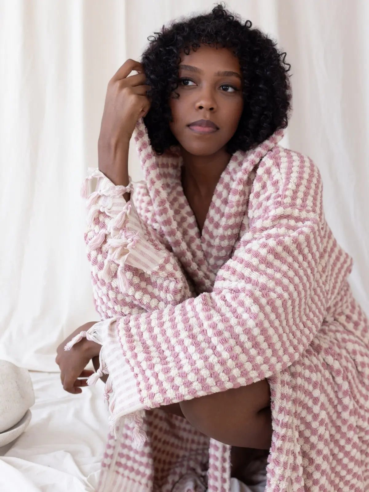 Açık pembe bubble bornoz nohut kabarcık dokusu yakın çekim