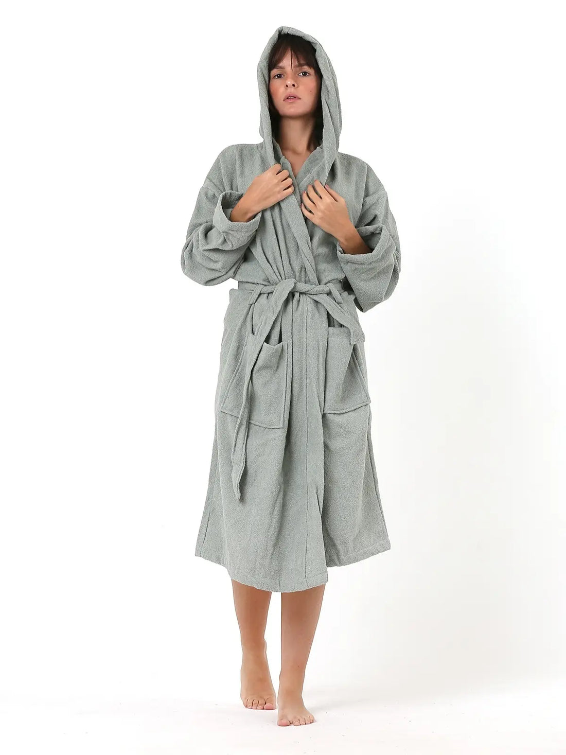 Toprak pamuk havlu bornoz giyili model görseli