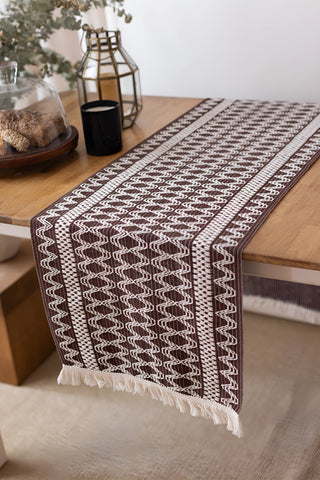 Koyu Kahve Hasır desen pamuk dantel runner 35x145 cm, masa kenarından sarkan, saçaklı uç – Denizli, VivaMaison