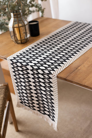 Siyah Elmas desen pamuk dantel runner 35x145 cm, masa kenarından sarkan, saçaklı uç – Denizli, VivaMaison