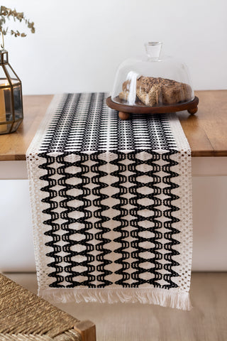 Siyah Elmas desen pamuk dantel runner 35x145 cm, masa üzerinde cam fanusla – Denizli, VivaMaison
