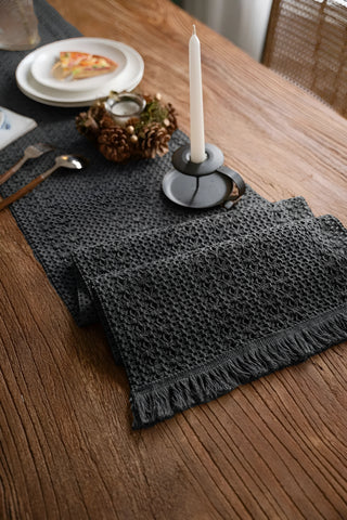 Antrasit File pamuk dantel runner 35x145 cm, katlanmış, saçak detayı – Denizli, VivaMaison