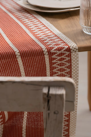 Kiremit Zikzak pamuk dantel runner 35x145 cm, masada yakın, tabaklarla – Denizli, VivaMaison