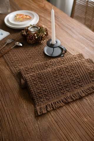 Koyu Kahve File pamuk dantel runner 35x145 cm, katlanmış, saçak detayı – Denizli, VivaMaison